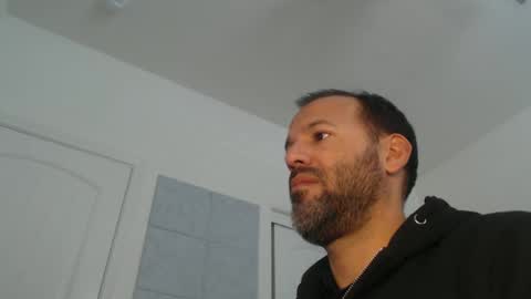 Snapshot of edge_masters chatting on December 11, 8:28 pm EdgeM online show from December 11, 8:28 pm