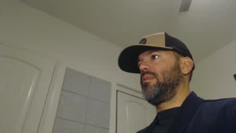 Snapshot of edge_masters chatting on December 22, 2:49 pm EdgeM online show from December 22, 2:49 pm