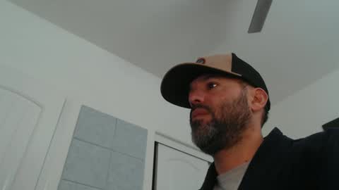 Snapshot of edge_masters chatting on January 1, 4:07 pm EdgeM online show from January 1, 4:07 pm