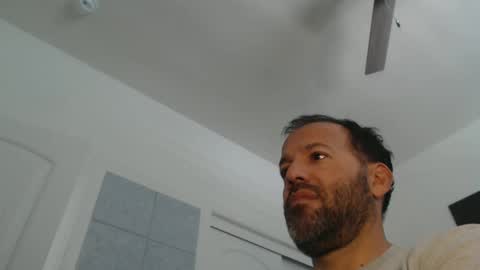 Snapshot of edge_masters chatting on February 24, 7:52 pm EdgeM online show from February 24, 7:52 pm