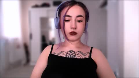 Snapshot of ediefris chatting on November 18, 9:36 am fickle demon made of clumps of matter online show from November 18, 9:36 am