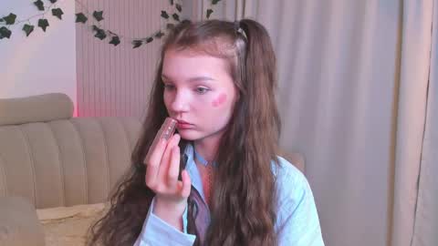 Snapshot of edithgalpin chatting on February 23, 12:19 am Lisa online show from February 23, 12:19 am