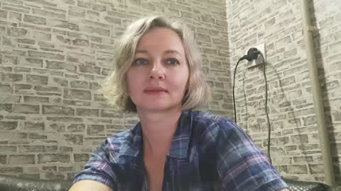 Snapshot of edithmanning chatting on December 12, 10:45 am edithmanning online show from December 12, 10:45 am