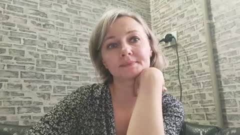 Snapshot of edithmanning chatting on December 13, 10:19 am edithmanning online show from December 13, 10:19 am