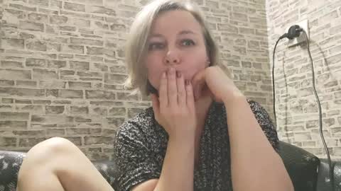 Snapshot of edithmanning chatting on December 13, 1:22 pm edithmanning online show from December 13, 1:22 pm