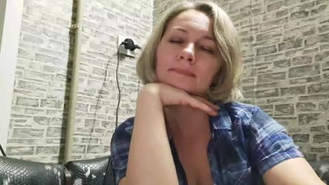 Snapshot of edithmanning chatting on December 20, 5:51 pm edithmanning online show from December 20, 5:51 pm