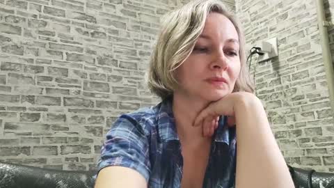 Snapshot of edithmanning chatting on December 21, 10:39 am edithmanning online show from December 21, 10:39 am