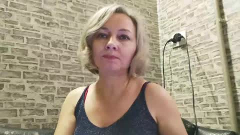 Snapshot of edithmanning chatting on December 24, 10:55 am edithmanning online show from December 24, 10:55 am