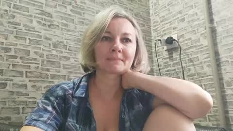 Snapshot of edithmanning chatting on January 8, 10:59 am edithmanning online show from January 8, 10:59 am