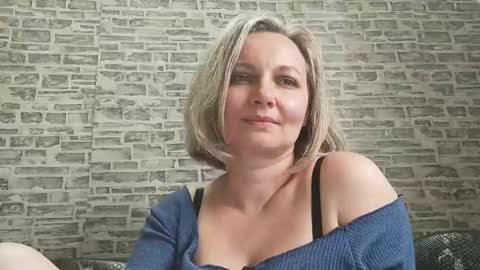 Snapshot of edithmanning chatting on March 10, 12:15 pm edithmanning online show from March 10, 12:15 pm