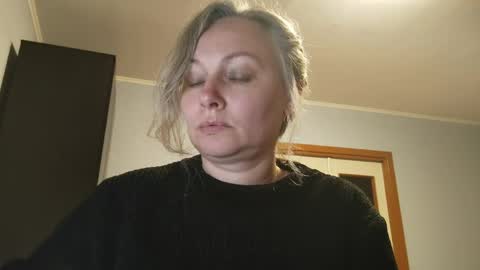 Snapshot of edithmanning chatting on May 1, 5:50 pm edithmanning online show from May 1, 5:50 pm