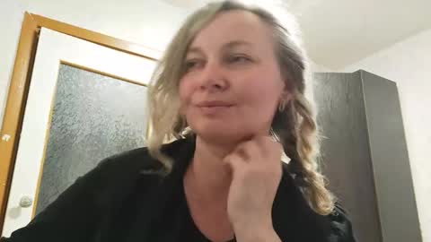 Snapshot of edithmanning chatting on May 13, 6:05 pm edithmanning online show from May 13, 6:05 pm