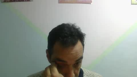 Snapshot of edw253 chatting on May 19, 2:29 am edw253 online show from May 19, 2:29 am