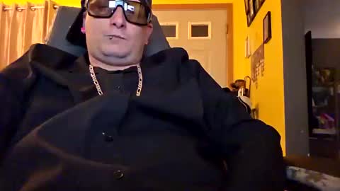 edwardaims_2please online show from October 18, 2:47 am