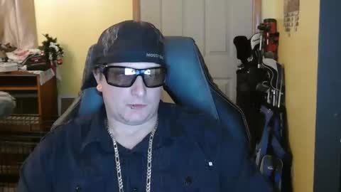 edwardaims_2please online show from December 17, 3:12 am