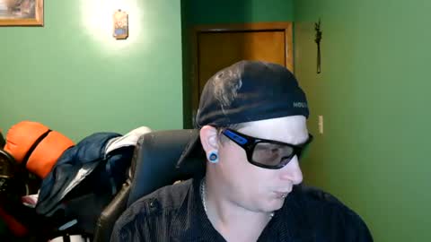Snapshot of edwardaims_2please chatting on June 21, 2:58 am edwardaims_2please online show from June 21, 2:58 am