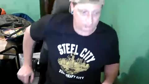Snapshot of edwardaims_2please chatting on July 6, 3:03 pm edwardaims_2please online show from July 6, 3:03 pm