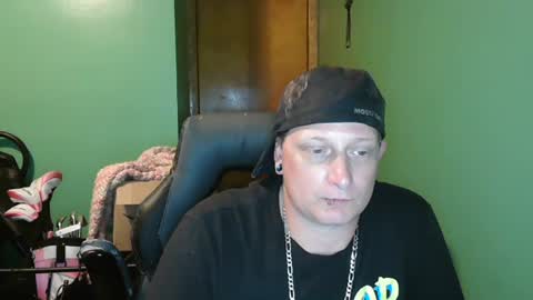 Snapshot of edwardaims_2please chatting on July 14, 3:00 am edwardaims_2please online show from July 14, 3:00 am