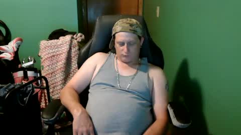 Snapshot of edwardaims_2please chatting on July 18, 4:38 am edwardaims_2please online show from July 18, 4:38 am