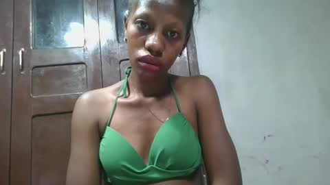 edwige770943 online show from May 24, 5:01 am