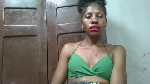 edwige770943 online show from May 28, 7:44 pm