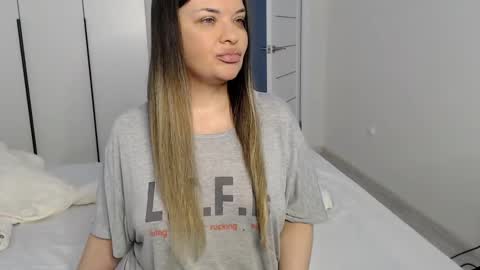 eelena4kiss online show from February 24, 12:05 pm