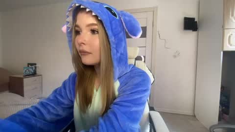 Lili online show from May 16, 4:53 am