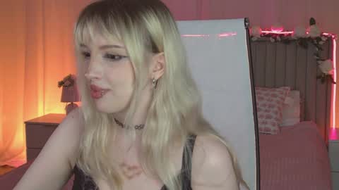 EVA NON NUDE online show from March 30, 4:41 pm