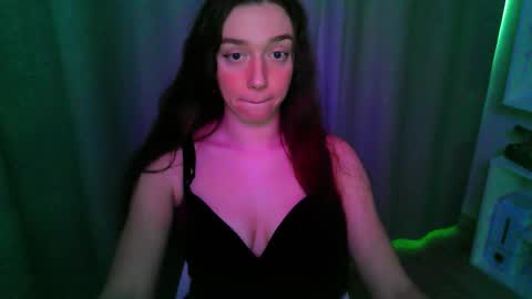 Snapshot of effie_balconii chatting on December 21, 11:28 am effie_balconii online show from December 21, 11:28 am