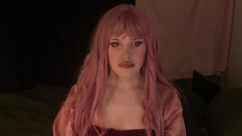 Effie Mur online show from December 3, 5:01 pm