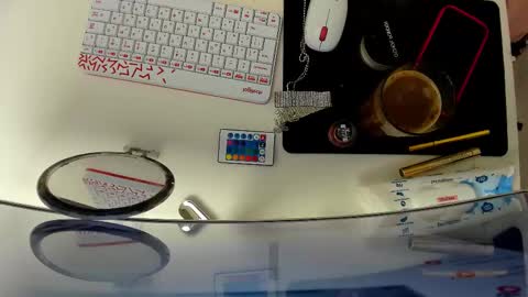 Effie Mur online show from March 3, 9:10 pm