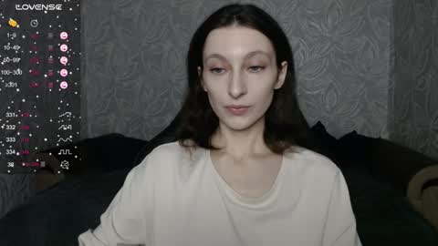 Snapshot of effy_gray chatting on December 3, 12:18 am Anna online show from December 3, 12:18 am