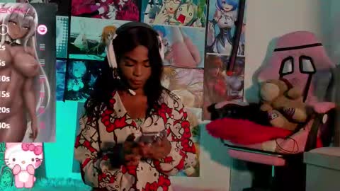 Snapshot of effy_marinn chatting on December 18, 6:19 am effy_marinn online show from December 18, 6:19 am