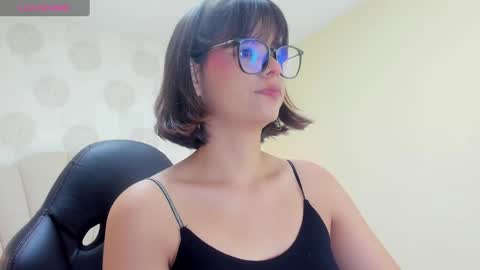Snapshot of effystonnem chatting on December 6, 7:01 pm  E F F Y  online show from December 6, 7:01 pm