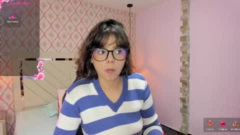 Snapshot of effystonnem chatting on December 10, 7:32 pm  E F F Y  online show from December 10, 7:32 pm