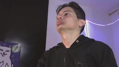 Snapshot of eider122 chatting on February 5, 3:33 am EIder online show from February 5, 3:33 am