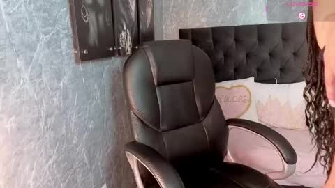 Snapshot of eileen__stone chatting on January 8, 11:56 am eileen__stone online show from January 8, 11:56 am