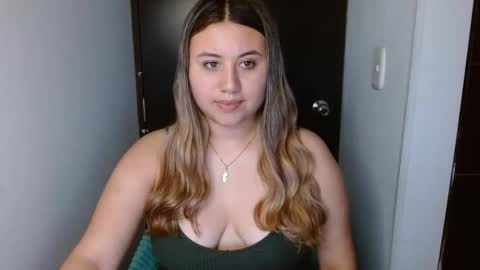 Snapshot of eimy_collin chatting on February 25, 6:01 am EIMY MODEL INDEPENDENT online show from February 25, 6:01 am