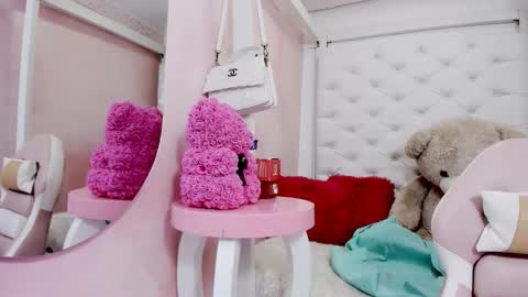 eimy online show from February 20, 12:49 pm