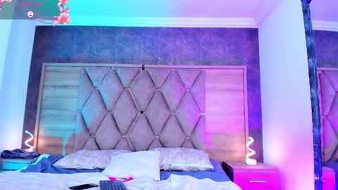 YG COUPLE online show from December 4, 9:12 pm