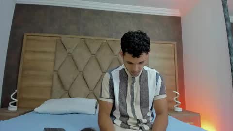 YG COUPLE online show from March 16, 7:51 pm