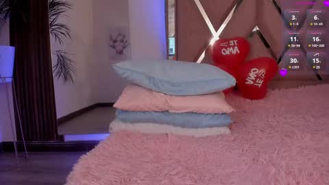 eimyaniston cute online show from February 14, 2:44 pm