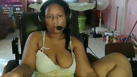 Eirondra Valeen online show from May 26, 6:15 pm