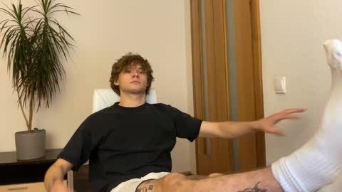 Eitan online show from December 3, 5:12 pm