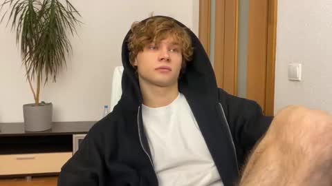 Eitan online show from December 12, 2:22 pm