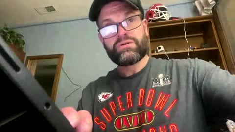 Snapshot of ejbooker11 chatting on January 4, 1:53 pm PiedPiper online show from January 4, 1:53 pm