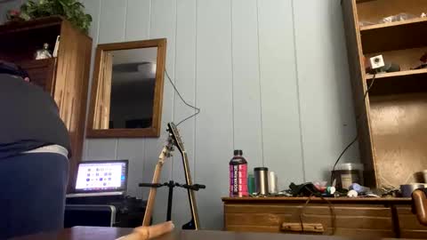 Snapshot of ejbooker11 chatting on March 25, 11:49 am PiedPiper online show from March 25, 11:49 am