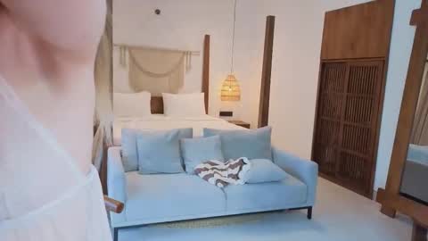 Snapshot of el1s_evans chatting on December 17, 11:11 pm please read my bio there is information about private shows and about my personality online show from December 17, 11:11 pm