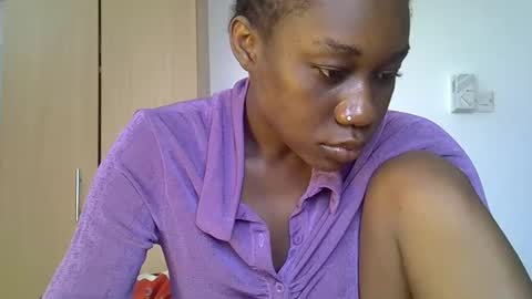 Snapshot of el_petite chatting on December 10, 9:23 am petite online show from December 10, 9:23 am