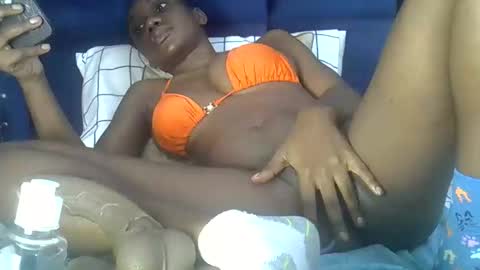 Snapshot of el_petite chatting on September 21, 11:06 pm petite online show from September 21, 11:06 pm